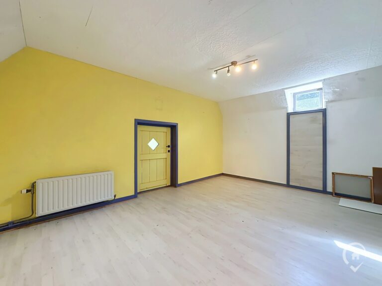 Condrogest - SOUS OPTION !!! Maison de caractère avec annexes à vendre à Porcheresse