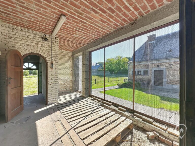 Condrogest - SOUS OPTION !!! Maison de caractère avec annexes à vendre à Porcheresse