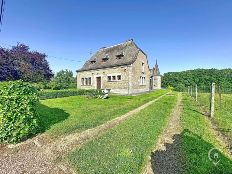 Condrogest - SOUS OPTION !!! Maison de caractère avec annexes à vendre à Porcheresse