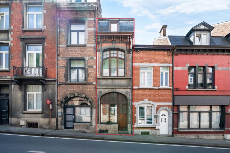 Condrogest - Maison 4 chambres avec grand jardin à vendre à Dinant