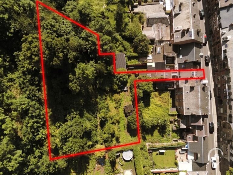 Condrogest - Maison 4 chambres avec grand jardin à vendre à Dinant