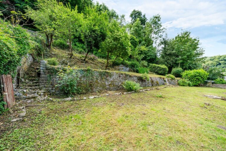Condrogest - Maison 4 chambres avec grand jardin à vendre à Dinant