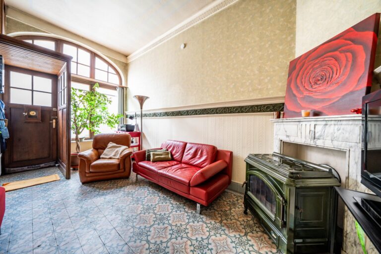 Condrogest - Maison 4 chambres avec grand jardin à vendre à Dinant