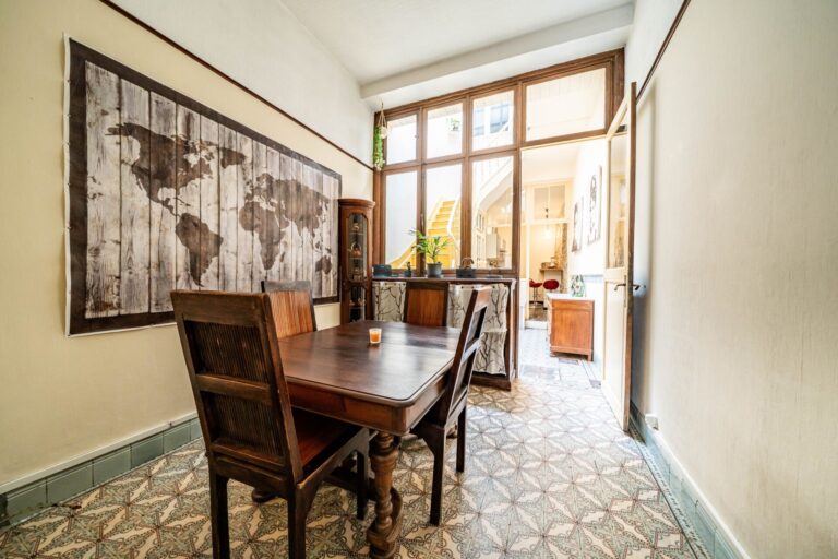 Condrogest - Maison 4 chambres avec grand jardin à vendre à Dinant