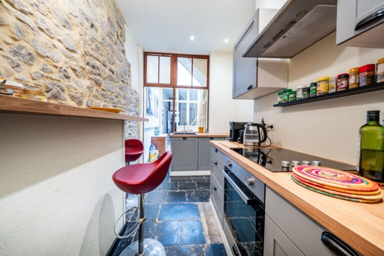 Condrogest - Maison 4 chambres avec grand jardin à vendre à Dinant