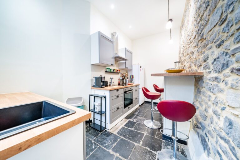 Condrogest - Maison 4 chambres avec grand jardin à vendre à Dinant