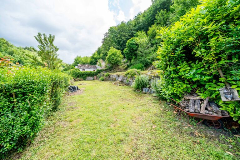 Condrogest - Maison 4 chambres avec grand jardin à vendre à Dinant