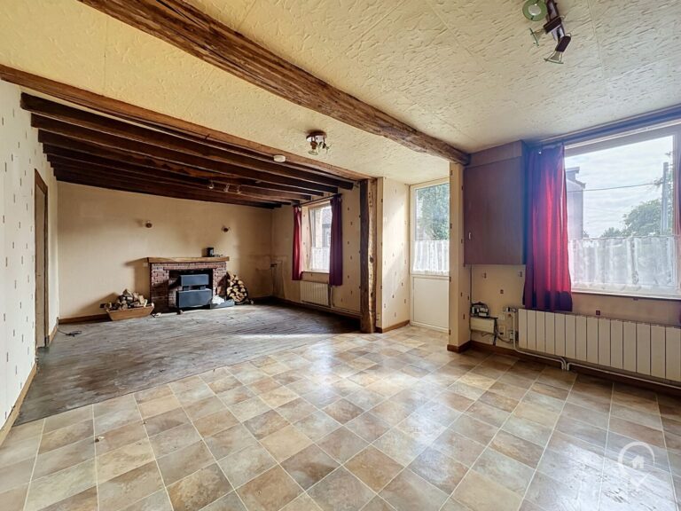 Condrogest - Maison 5 chambres avec garage à vendre au centre de Ciney