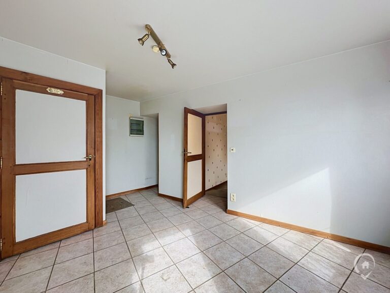 Condrogest - Maison 5 chambres avec garage à vendre au centre de Ciney
