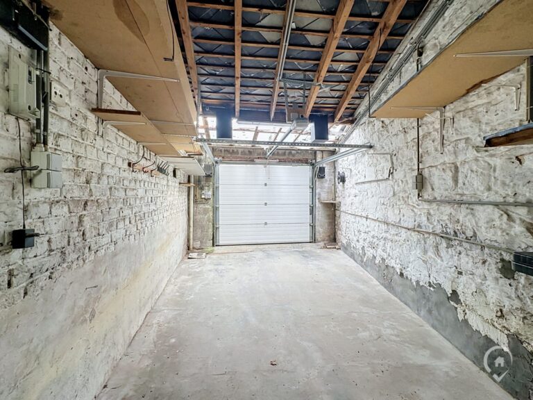Condrogest - Maison 5 chambres avec garage à vendre au centre de Ciney