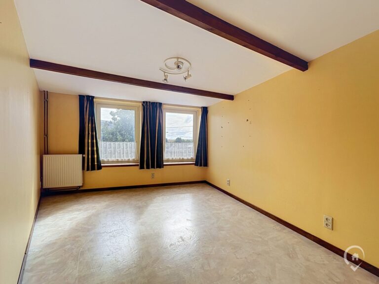 Condrogest - Maison 5 chambres avec garage à vendre au centre de Ciney