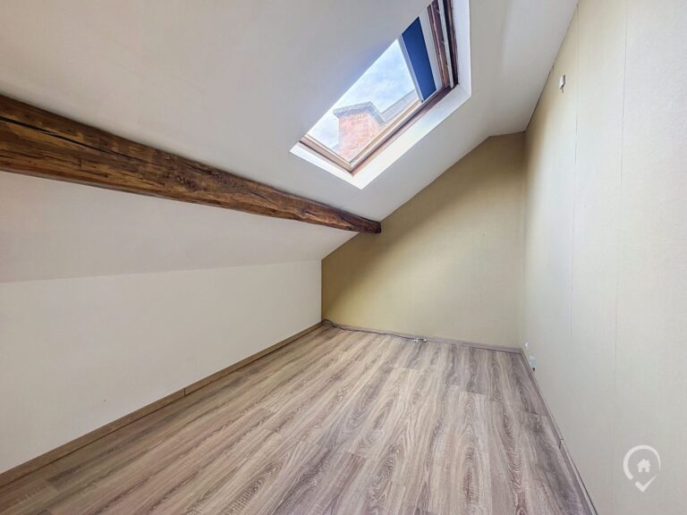 Condrogest - Maison 5 chambres avec garage à vendre au centre de Ciney