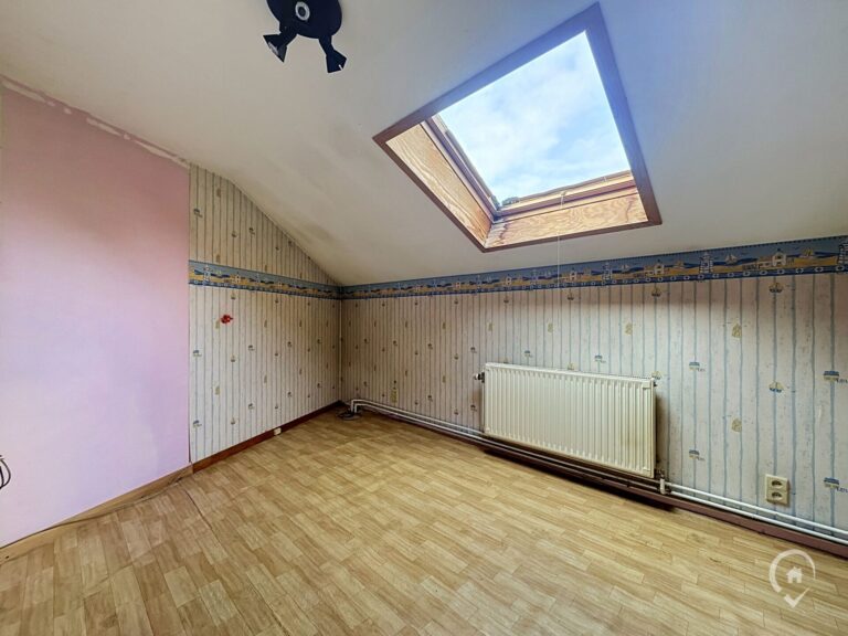 Condrogest - Maison 5 chambres avec garage à vendre au centre de Ciney