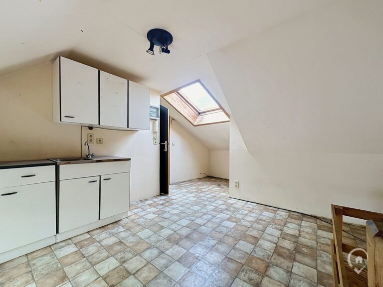 Condrogest - Maison 5 chambres avec garage à vendre au centre de Ciney
