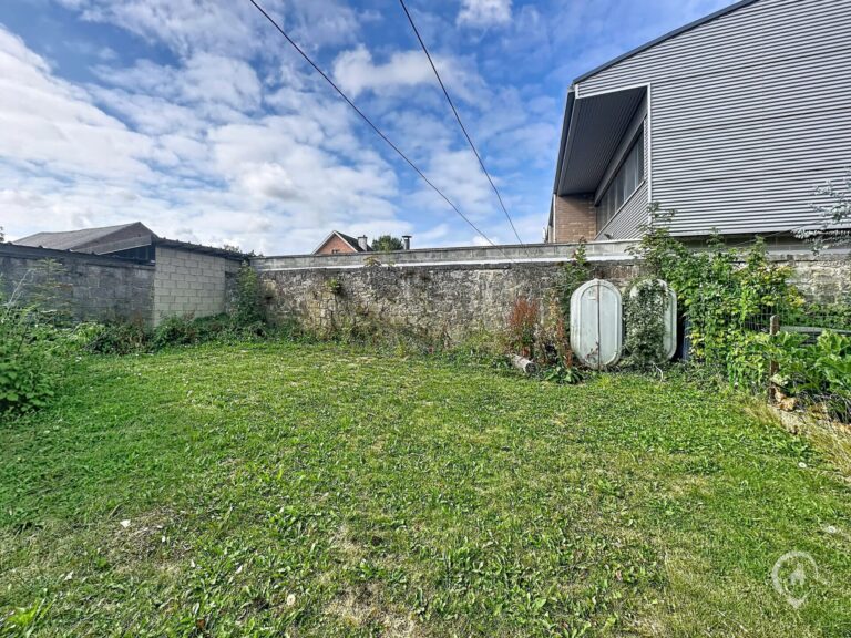 Condrogest - Maison 5 chambres avec garage à vendre au centre de Ciney