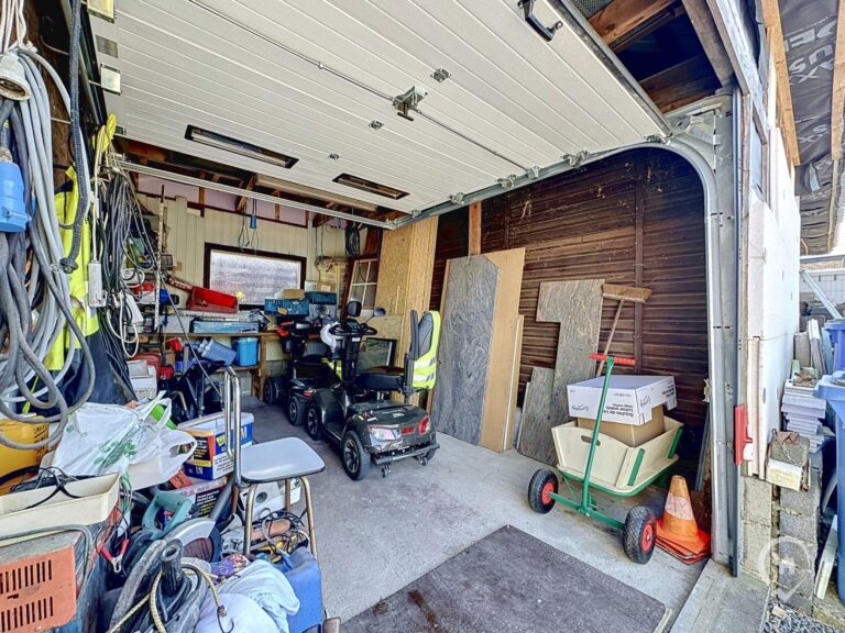 Condrogest - SOUS OPTION !!! Chalet 1 chambre en zone d'habitat à vendre à Noiseux
