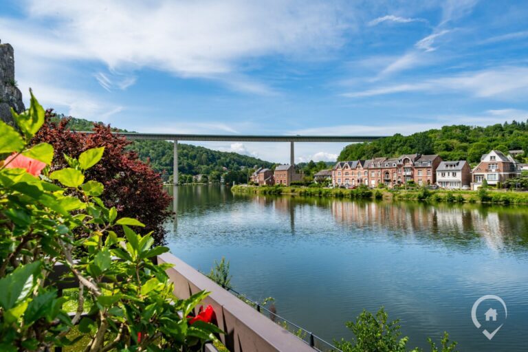 Condrogest - Maison 6 chambres en bord de Meuse à Dinant à vendre