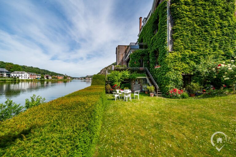 Condrogest - Maison 6 chambres en bord de Meuse à Dinant à vendre
