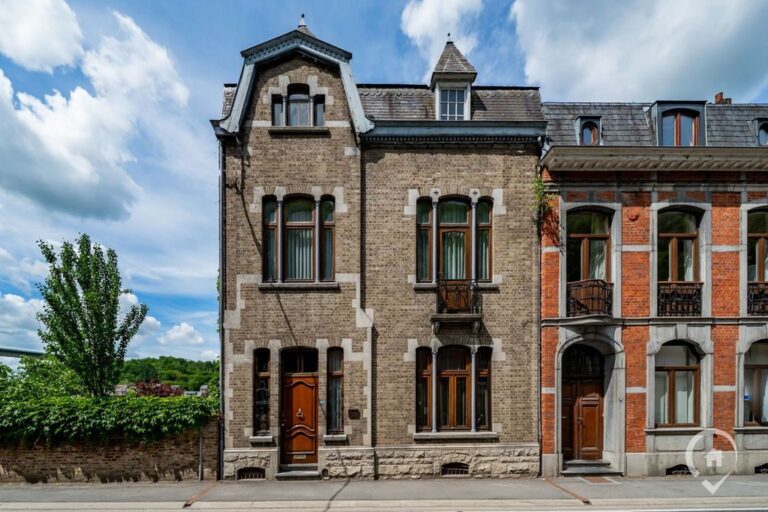 Condrogest - Maison 6 chambres en bord de Meuse à Dinant à vendre