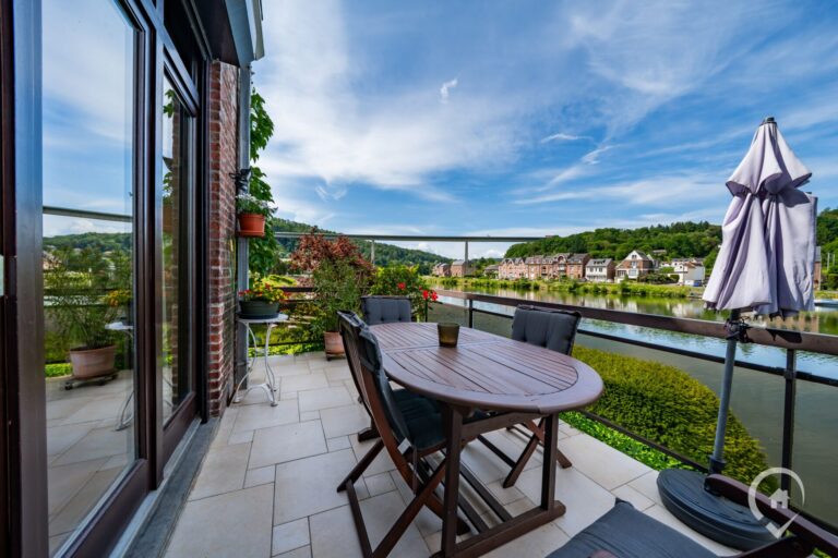Condrogest - Maison 6 chambres en bord de Meuse à Dinant à vendre
