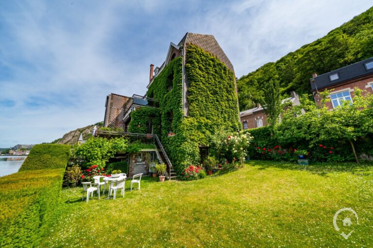 Condrogest - Maison 6 chambres en bord de Meuse à Dinant à vendre