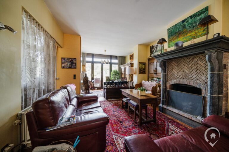 Condrogest - Maison 6 chambres en bord de Meuse à Dinant à vendre