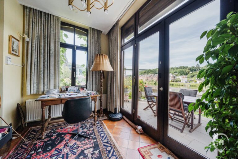 Condrogest - Maison 6 chambres en bord de Meuse à Dinant à vendre