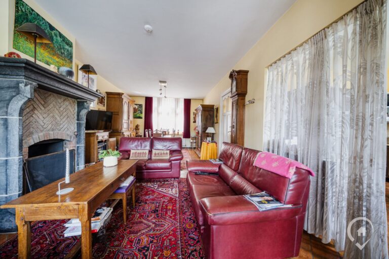 Condrogest - Maison 6 chambres en bord de Meuse à Dinant à vendre