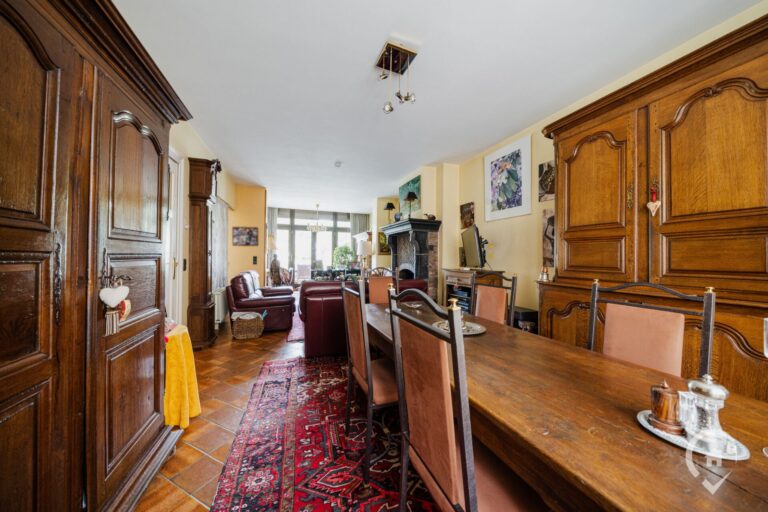 Condrogest - Maison 6 chambres en bord de Meuse à Dinant à vendre