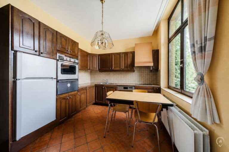 Condrogest - Maison 6 chambres en bord de Meuse à Dinant à vendre