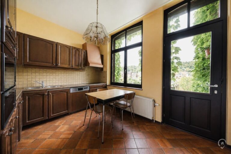 Condrogest - Maison 6 chambres en bord de Meuse à Dinant à vendre