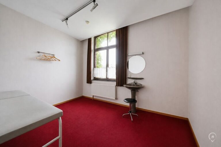 Condrogest - Maison 6 chambres en bord de Meuse à Dinant à vendre