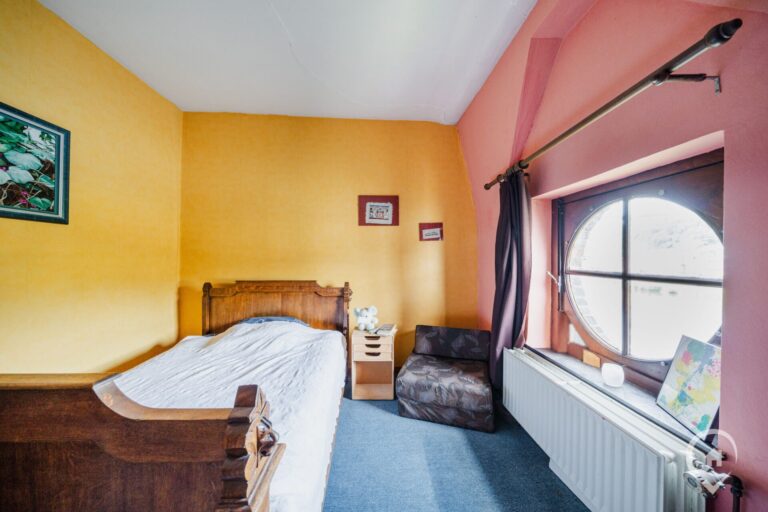 Condrogest - Maison 6 chambres en bord de Meuse à Dinant à vendre