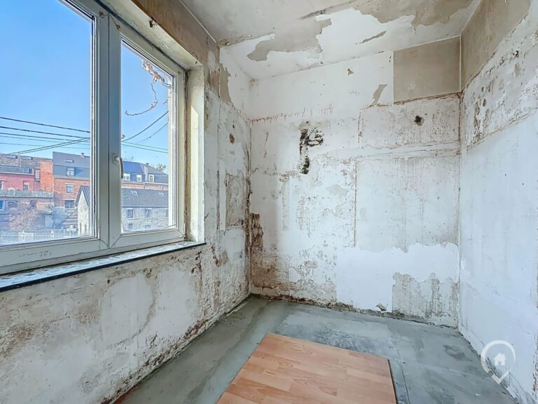 Condrogest - VENDU - Maison avec jardin à rénover à vendre à Forrières