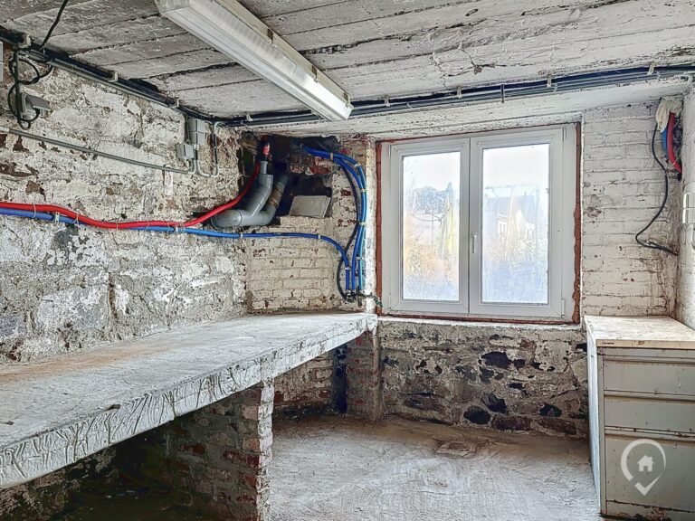 Condrogest - VENDU - Maison avec jardin à rénover à vendre à Forrières