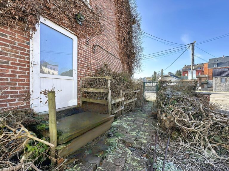 Condrogest - VENDU - Maison avec jardin à rénover à vendre à Forrières
