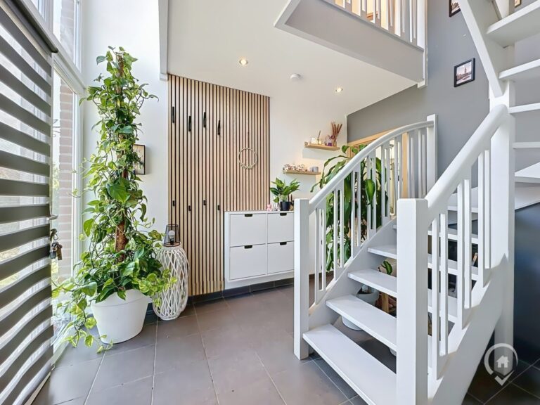 Condrogest - SOUS OPTION !!! Superbe villa récente 3 chambres à vendre à Aye