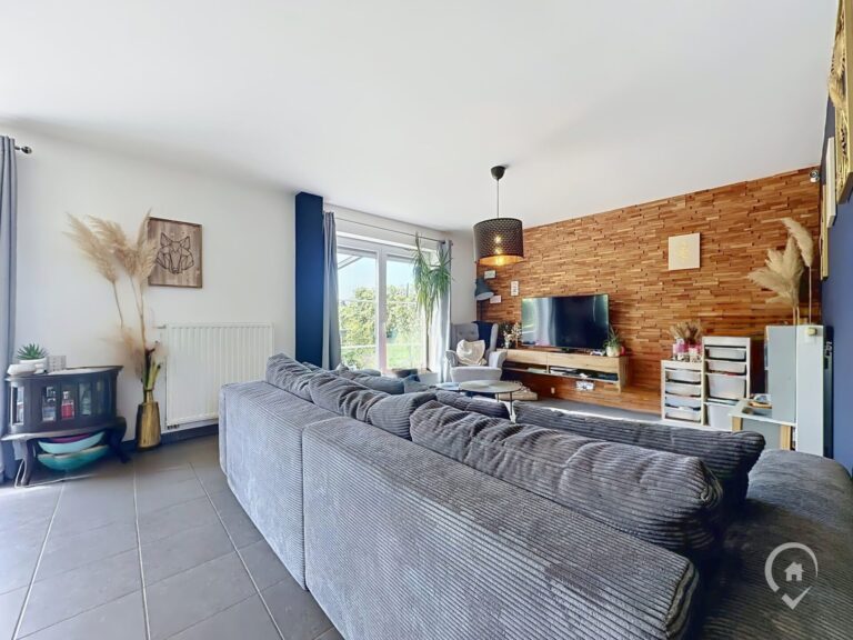 Condrogest - SOUS OPTION !!! Superbe villa récente 3 chambres à vendre à Aye