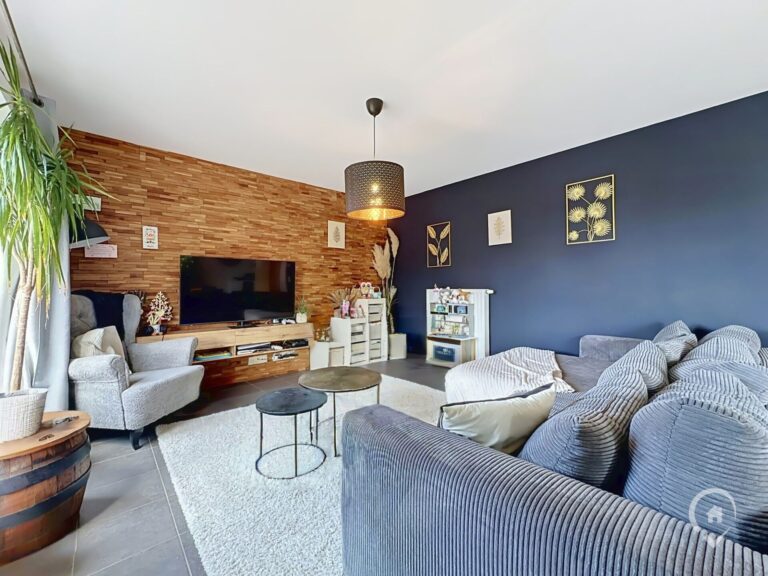 Condrogest - SOUS OPTION !!! Superbe villa récente 3 chambres à vendre à Aye
