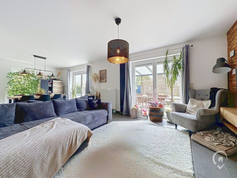 Condrogest - SOUS OPTION !!! Superbe villa récente 3 chambres à vendre à Aye