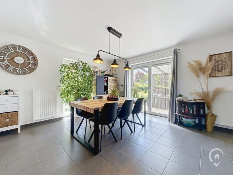 Condrogest - SOUS OPTION !!! Superbe villa récente 3 chambres à vendre à Aye