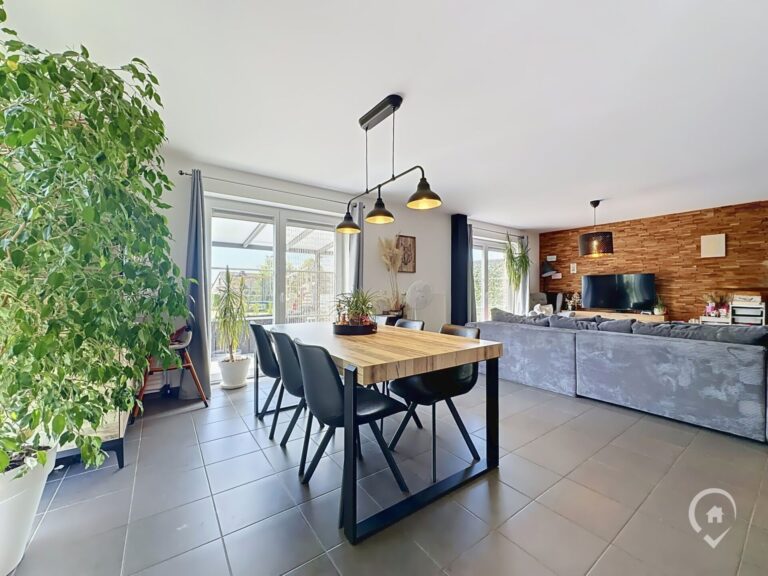 Condrogest - SOUS OPTION !!! Superbe villa récente 3 chambres à vendre à Aye