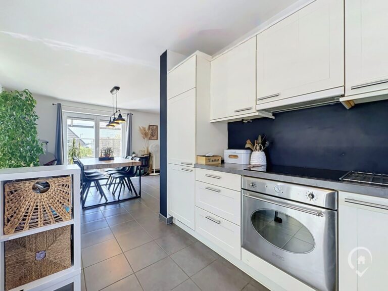 Condrogest - SOUS OPTION !!! Superbe villa récente 3 chambres à vendre à Aye