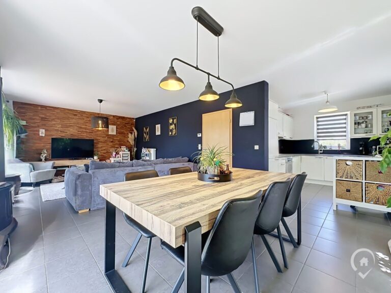Condrogest - SOUS OPTION !!! Superbe villa récente 3 chambres à vendre à Aye