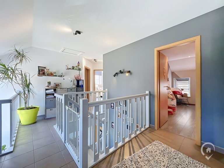Condrogest - SOUS OPTION !!! Superbe villa récente 3 chambres à vendre à Aye