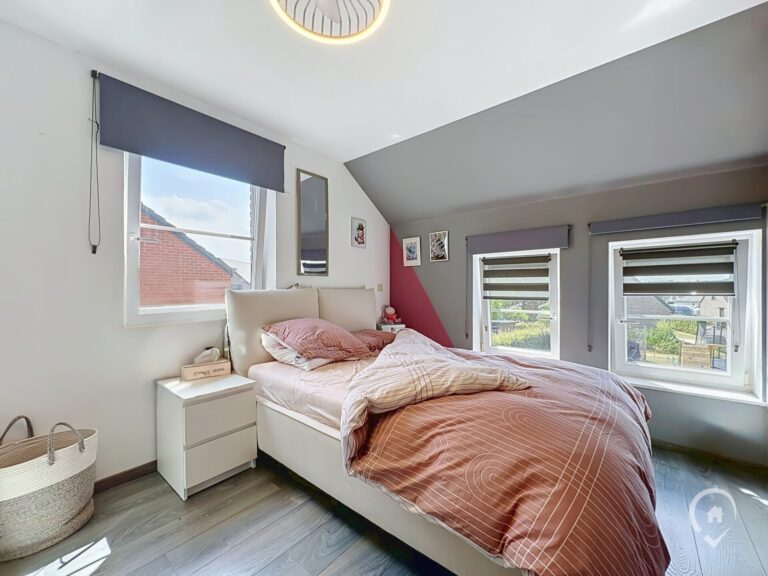 Condrogest - SOUS OPTION !!! Superbe villa récente 3 chambres à vendre à Aye