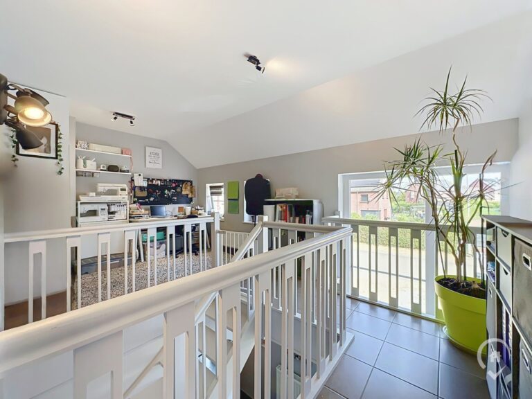 Condrogest - SOUS OPTION !!! Superbe villa récente 3 chambres à vendre à Aye
