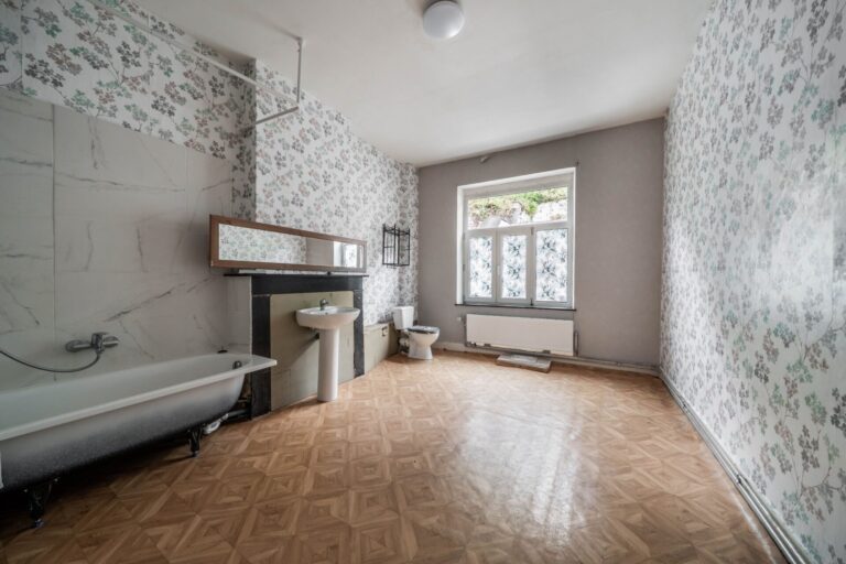 Condrogest - Maison de ville 3 chambres et jardin à vendre à Dinant