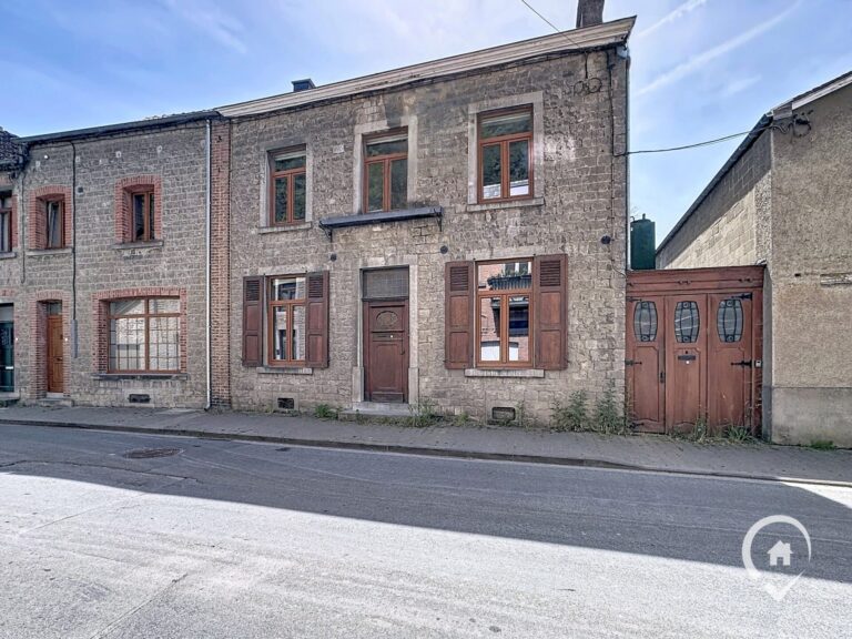 Condrogest - Maison de ville 4 chambres à vendre au cœur d’Yvoir