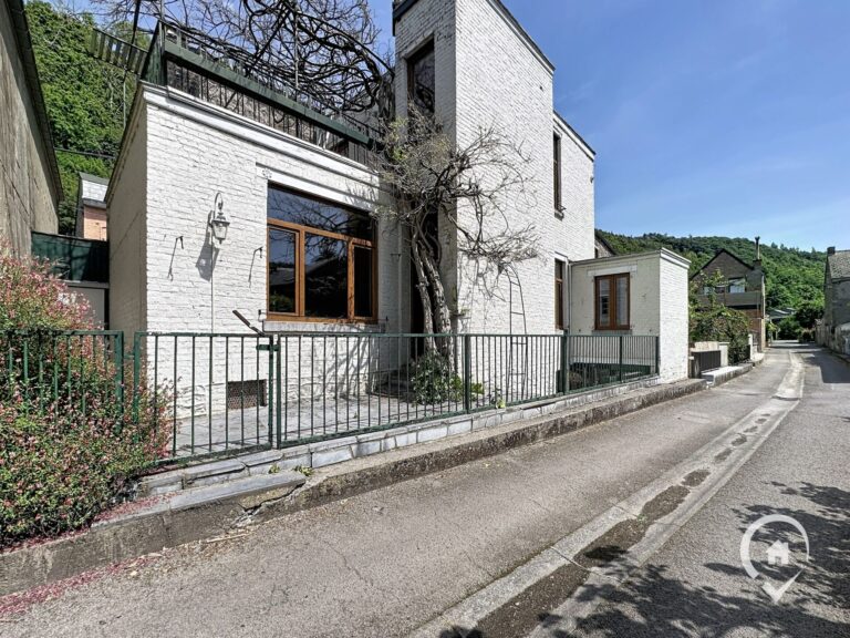 Condrogest - Maison de ville 4 chambres à vendre au cœur d’Yvoir